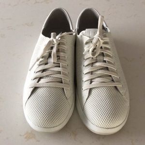 GRANDPRO STITCHLITE TENNIS SNEAKER - WOMEN'S 8.5